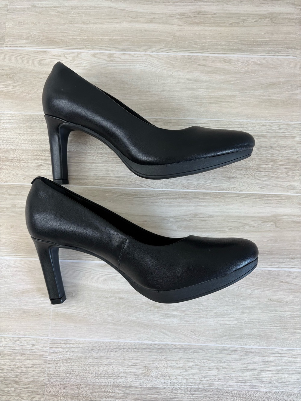 Clarks Black Rounded-Toe Block Heel Pumps 8.5 EUC Classic Office Clean Girl Chic - Picture 5 of 7